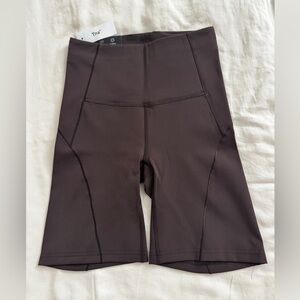 NWT Aritzia TnaSLICK™ Vertex Hi-Rise 7" Shorts - Brown, Size 2XS